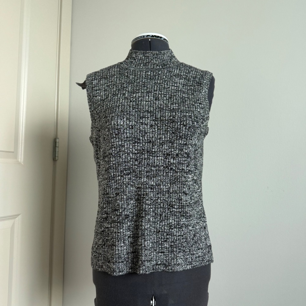 Vintage Y2K Ribbed Knit Black and White Sleeveless Tank